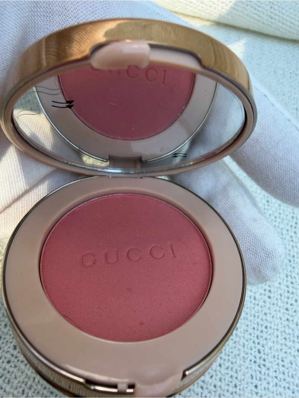 Gucci Mirrored Compact Blush in Bright Coral